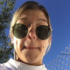 Meet your Posher, Dedeirdre